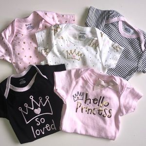 5 Gerber Short-sleeved Bodysuits in 0-3 Months